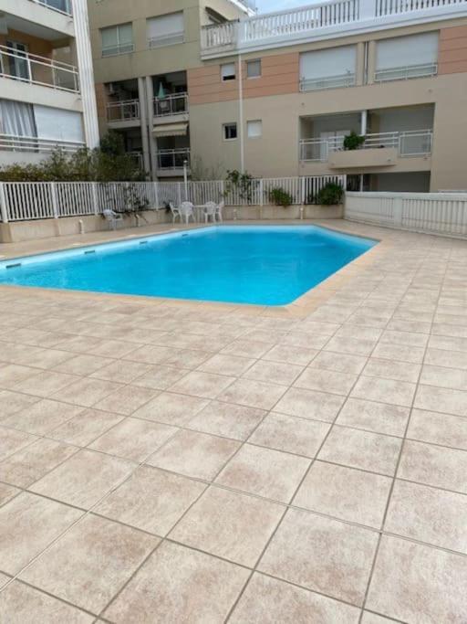 F2 Climatise A Golfe -Juan En Front De Mer Et Piscine Vallauris Exterior photo
