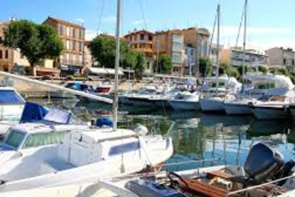 F2 Climatise A Golfe -Juan En Front De Mer Et Piscine Vallauris Exterior photo